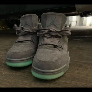 Jordan x Kaws Retro 4’s (Size 9)